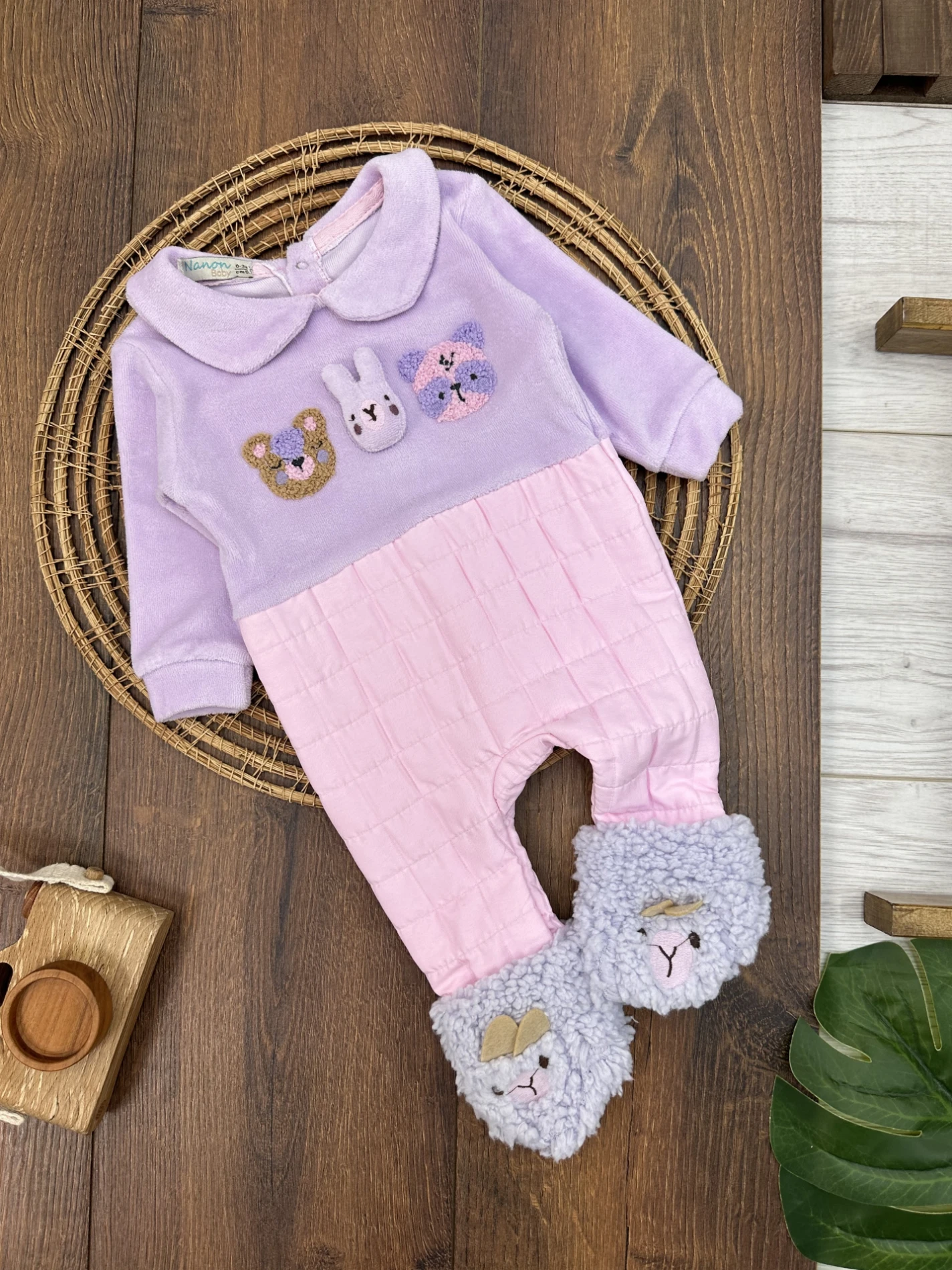 Kadife Patikli Sırttan Çıtçıtlı Kız Bebek Tulum