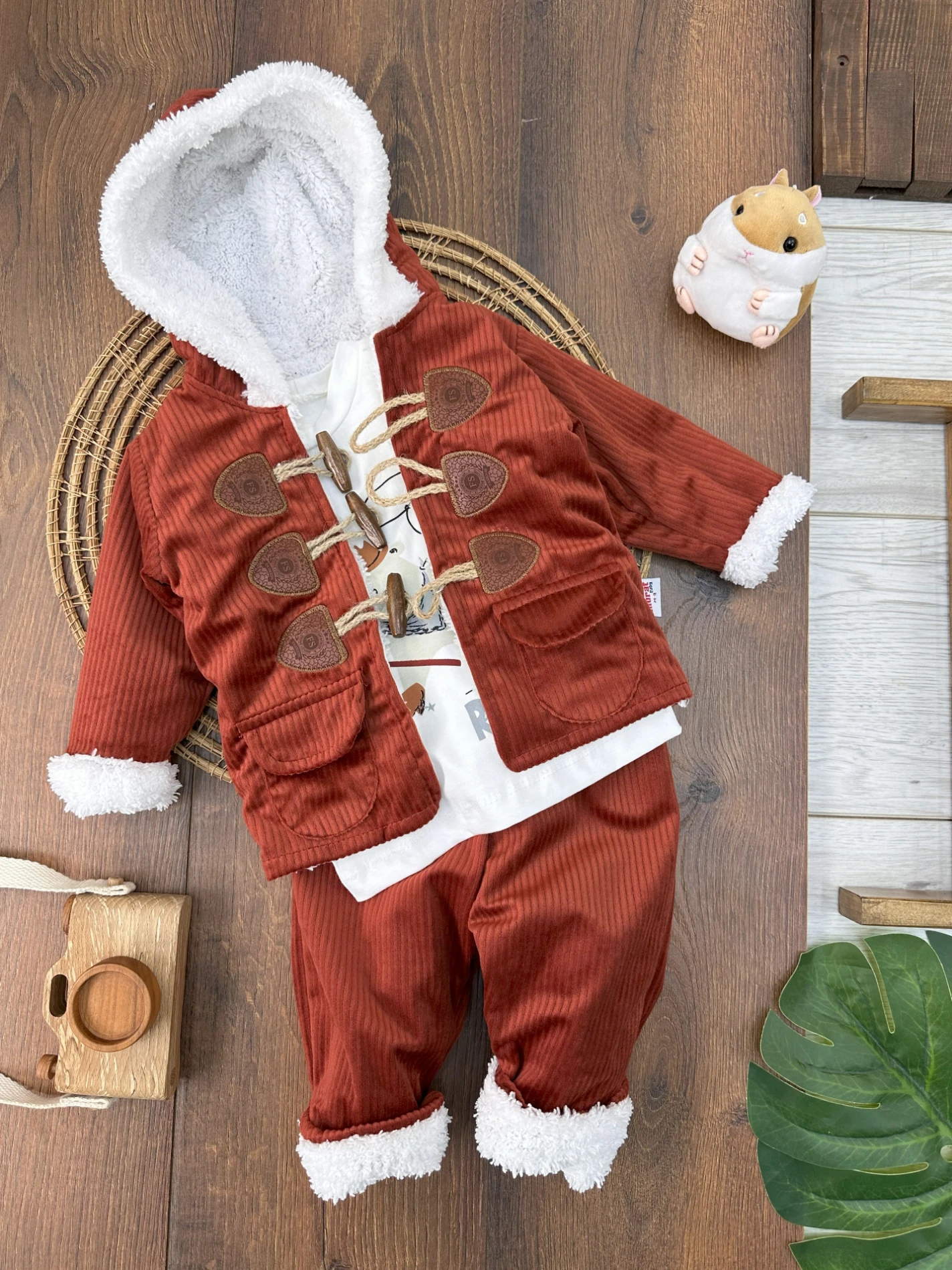 Kadife Düğme Detaylı İçi Kürklü Badili 3lü Kışlık Erkek Bebek Takım - KAHVE
