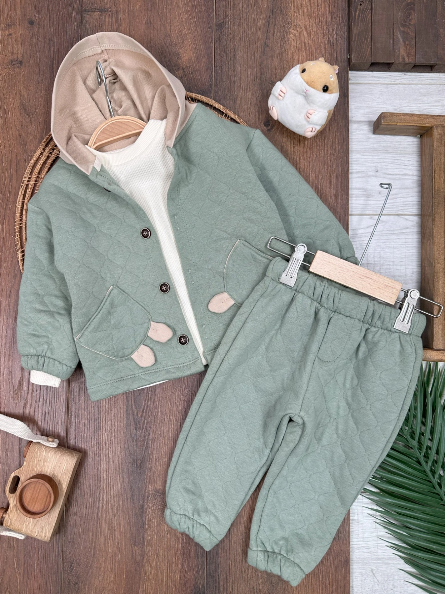 Kapitone Kapüşonlu Kulaklı Cep Detaylı Omuzdan Çıtçıtlı Badi Kışlık 3lü Erkek Bebek Takım - YEŞİL