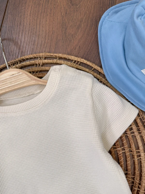 Oversize Geniş Kalıp Safari Şapkalı Cep Detaylı Omuzdan Çıtçıtlı Waffle Tshirt Yazlık Erkek Bebek Takım