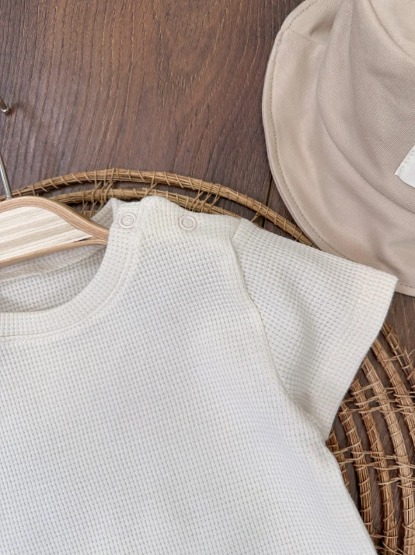 Oversize Geniş Kalıp Safari Şapkalı Cep Detaylı Omuzdan Çıtçıtlı Waffle Tshirt Yazlık Erkek Bebek Takım