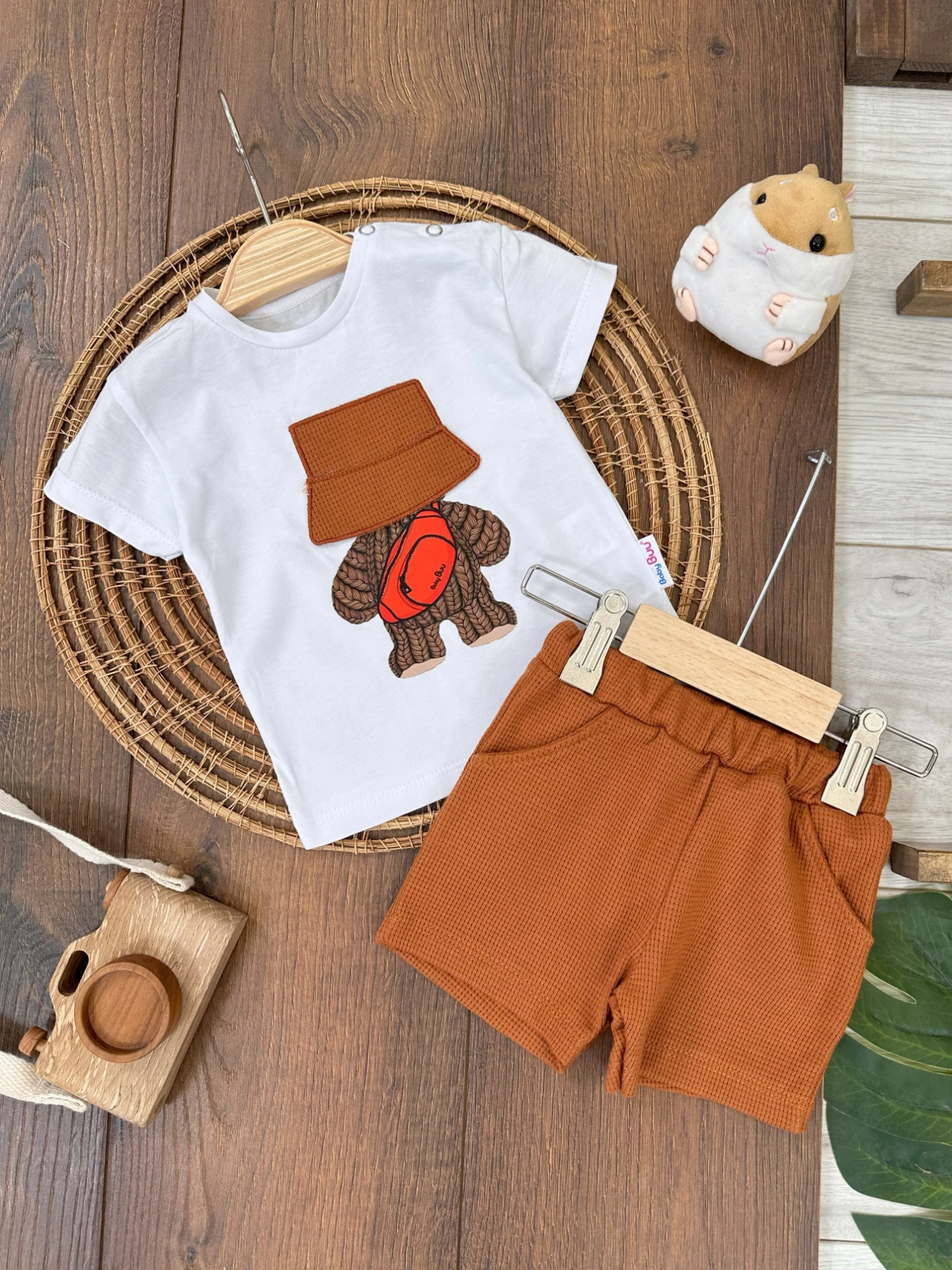 Şapkalı Ayıcık Baskılı Omuzdan Çıtçıtlı Waffle Şort Yazlık Erkek Bebek Takım - KAHVE