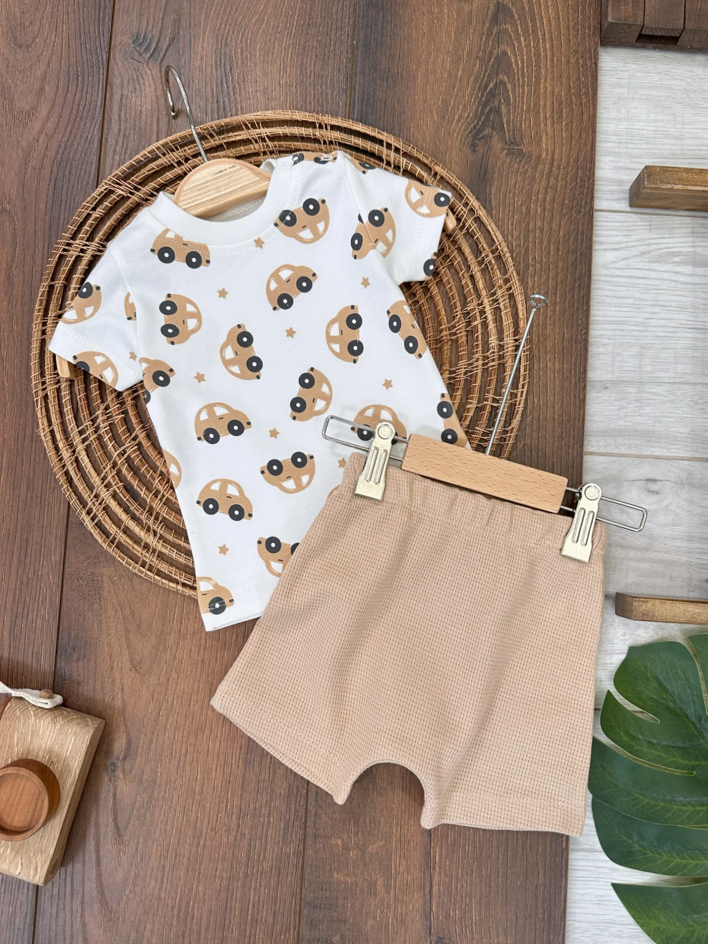 Araba Baskılı Omuzdan Çıtçıtlı Waffle Şortlu Yazlık Erkek Bebek Takım - KREM