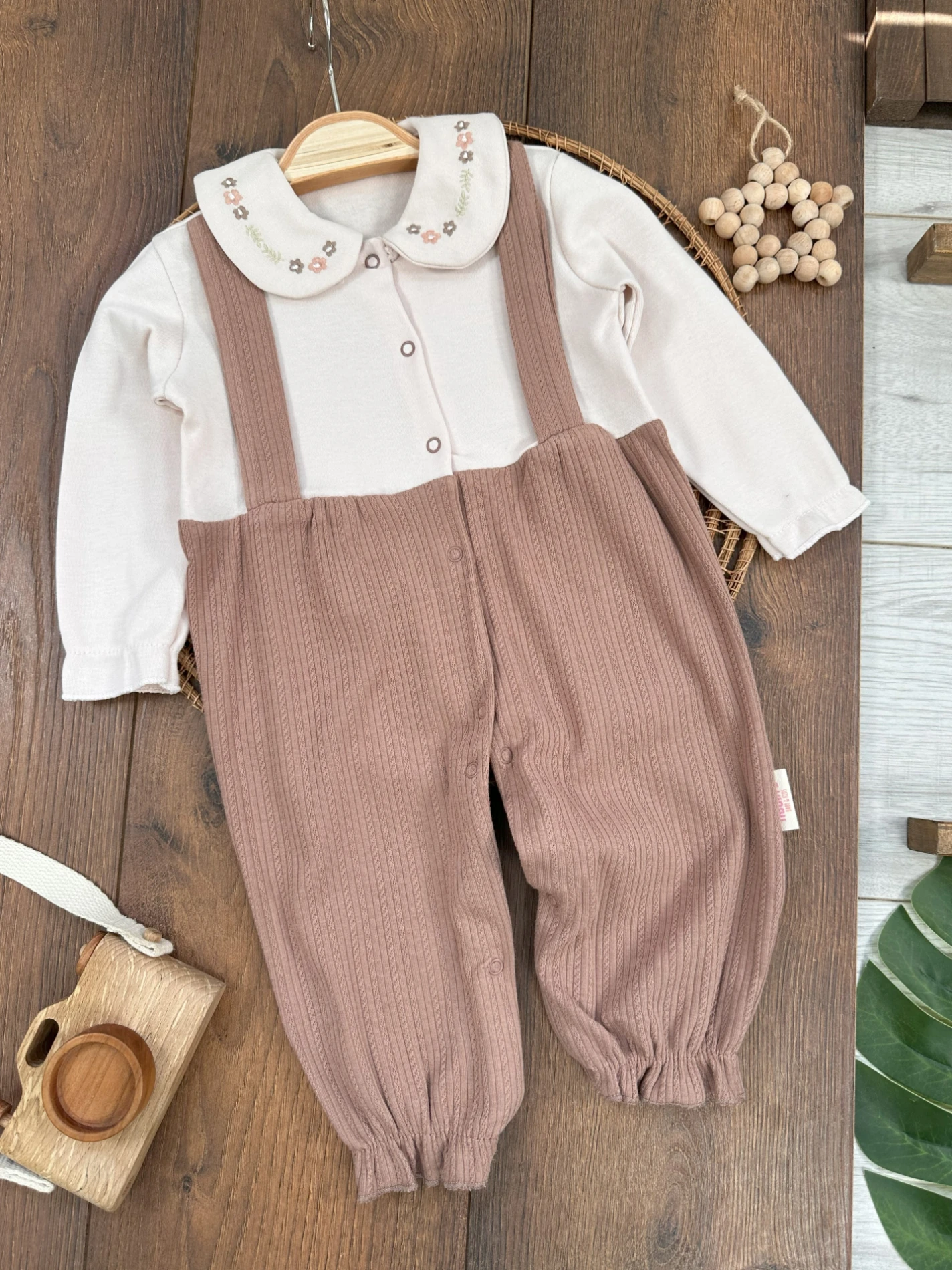 Bebe Yaka Çiçek İşlemeli Çıtçıt Kapama Kız Bebek Tulum - KAHVE