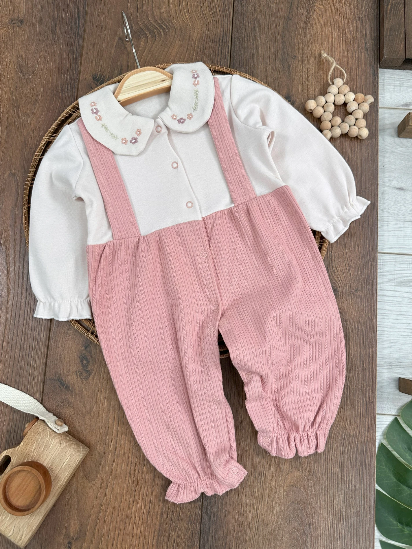 Bebe Yaka Çiçek İşlemeli Çıtçıt Kapama Kız Bebek Tulum - PUDRA