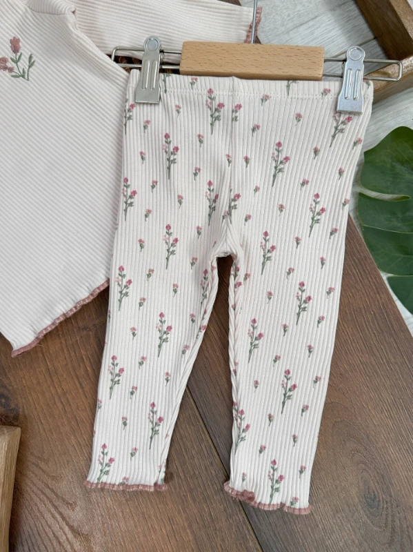 Kaşkorse Esnek Çiçek Desen Omuzdan Çıtçıtlı Mevsimlik Kız Bebek Alt/Üst 2li Takım