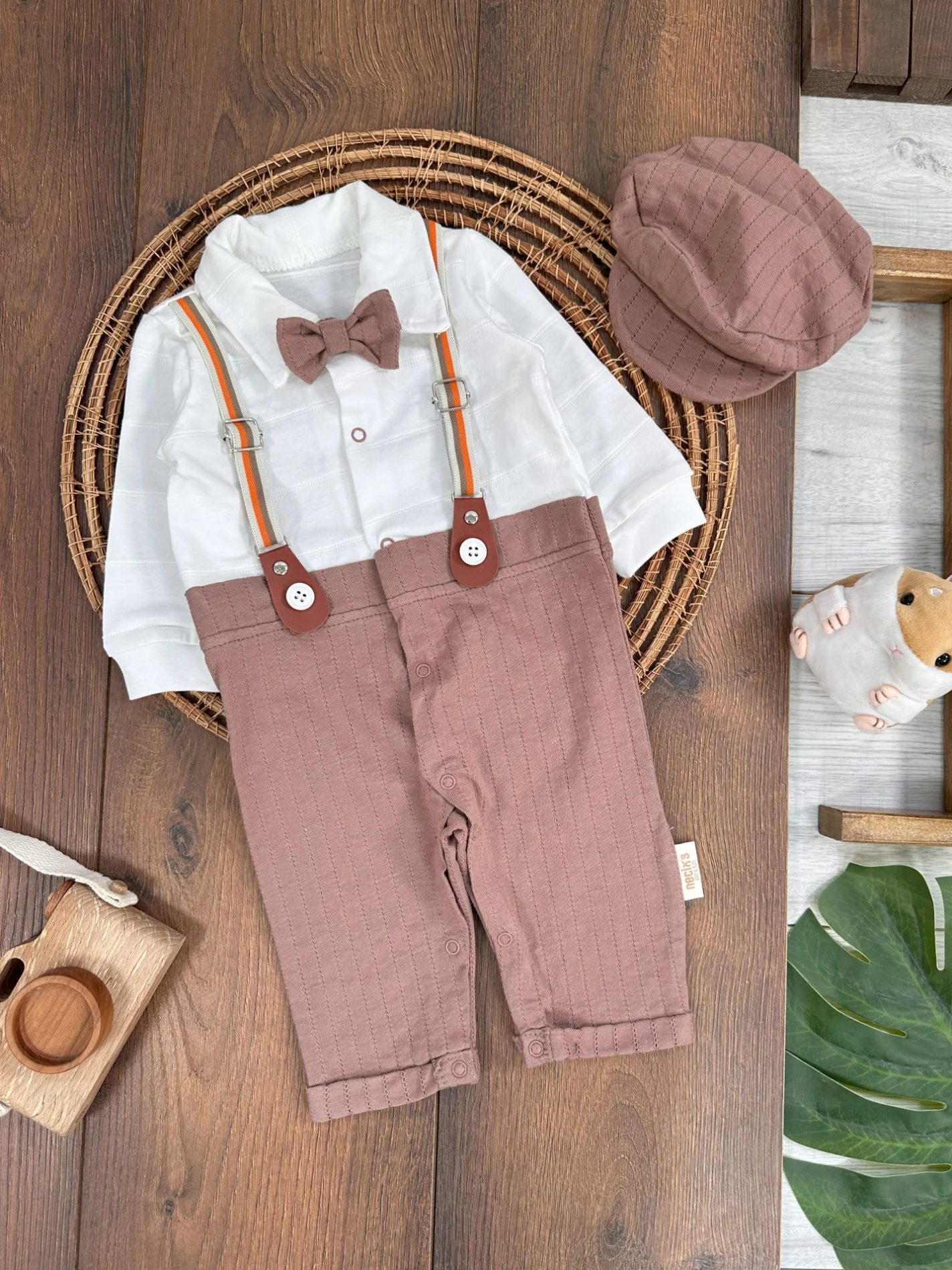 Papyonlu Şapkalı Önden Askı Kemerli Alttan Çıtçıtlı Erkek Bebek Tulum