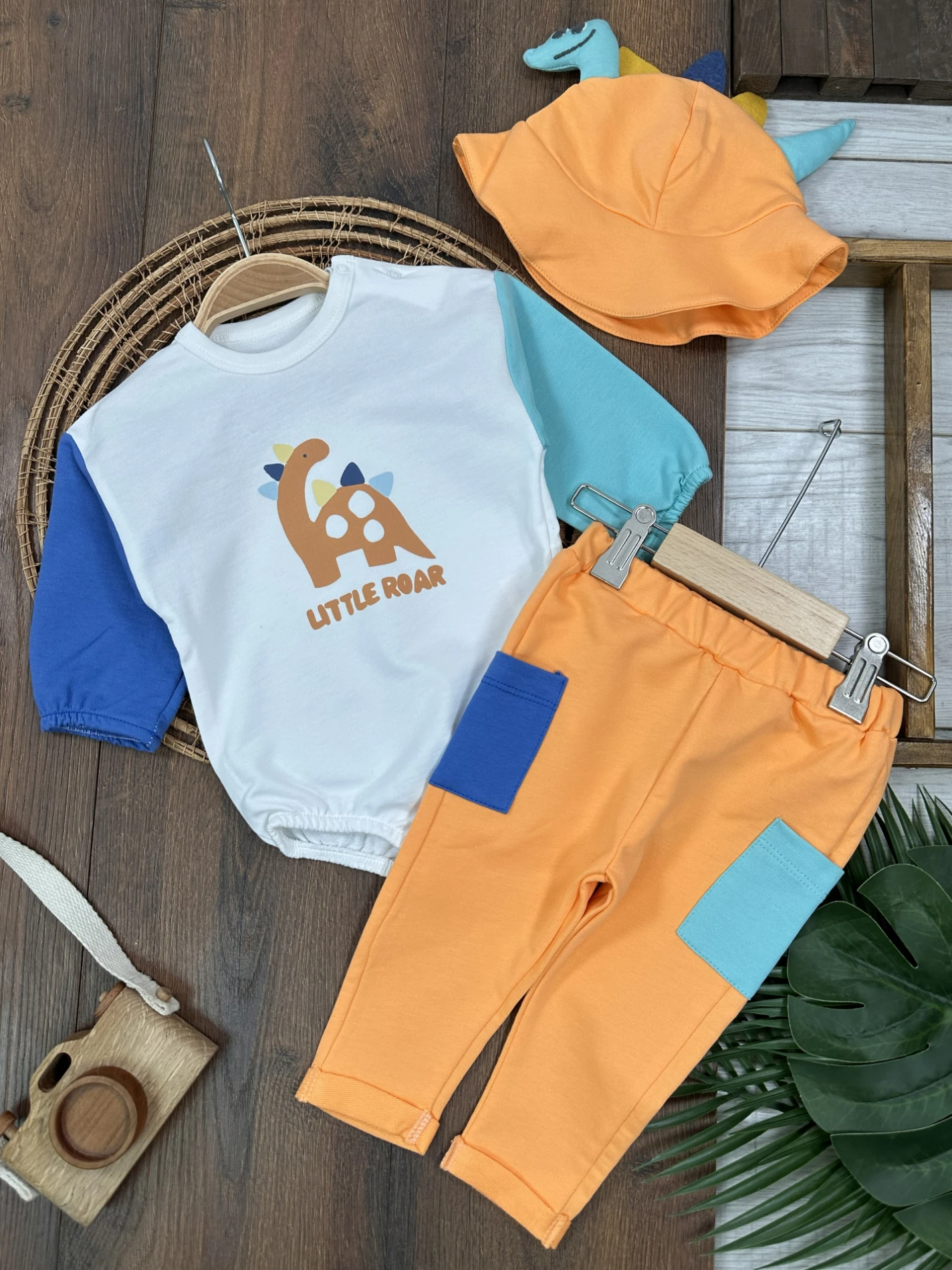 Renkli Kol Dinozor Figürlü Şapka Alttan Çıtçıtlı Mevsimlik Erkek Bebek Takım - HARDAL