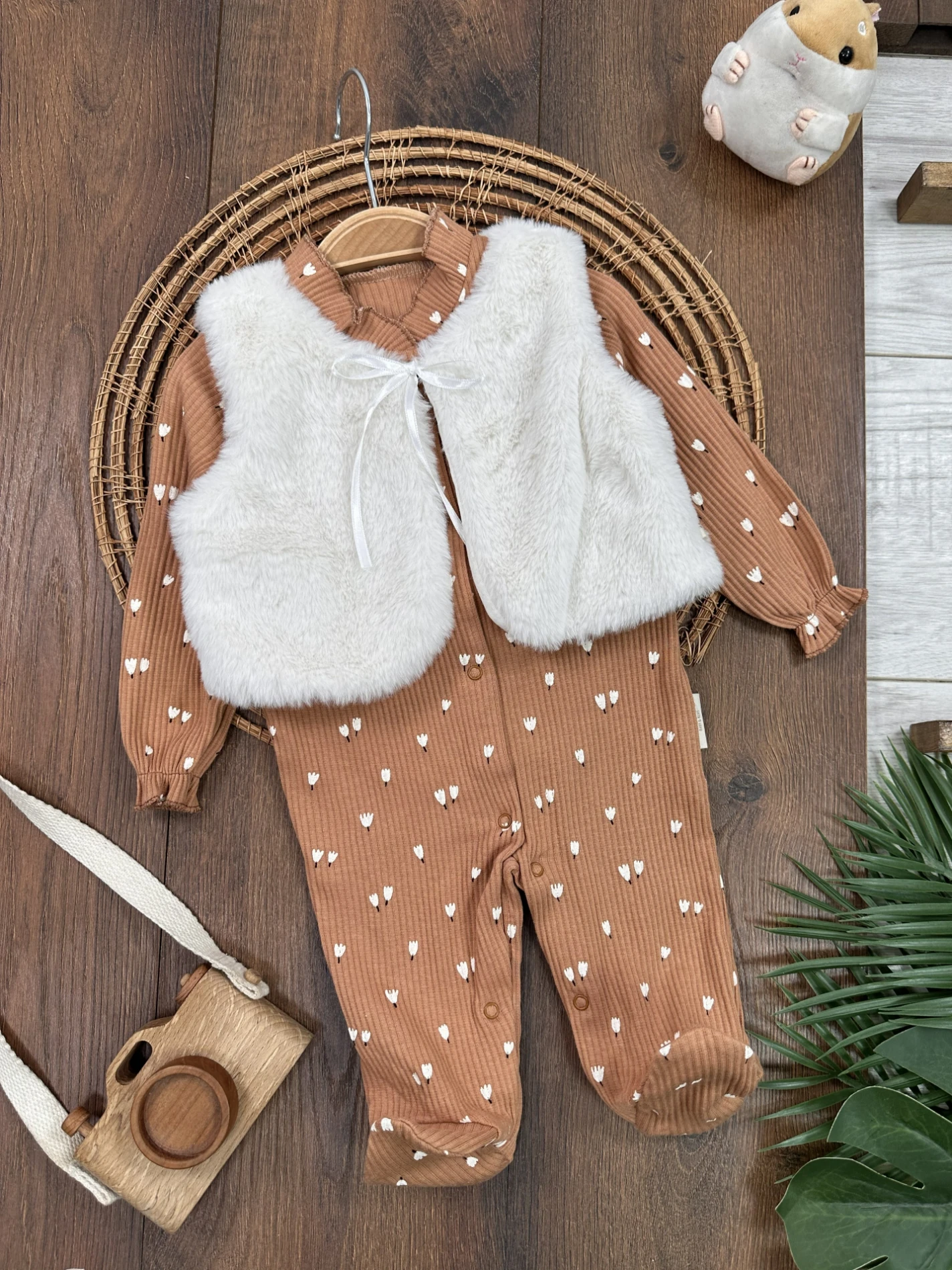 Peluş Yelekli Çiçek Desenli Önden Çıtçıtlı Kaşkorse Esnek Kız Bebek Tulum - KAHVE