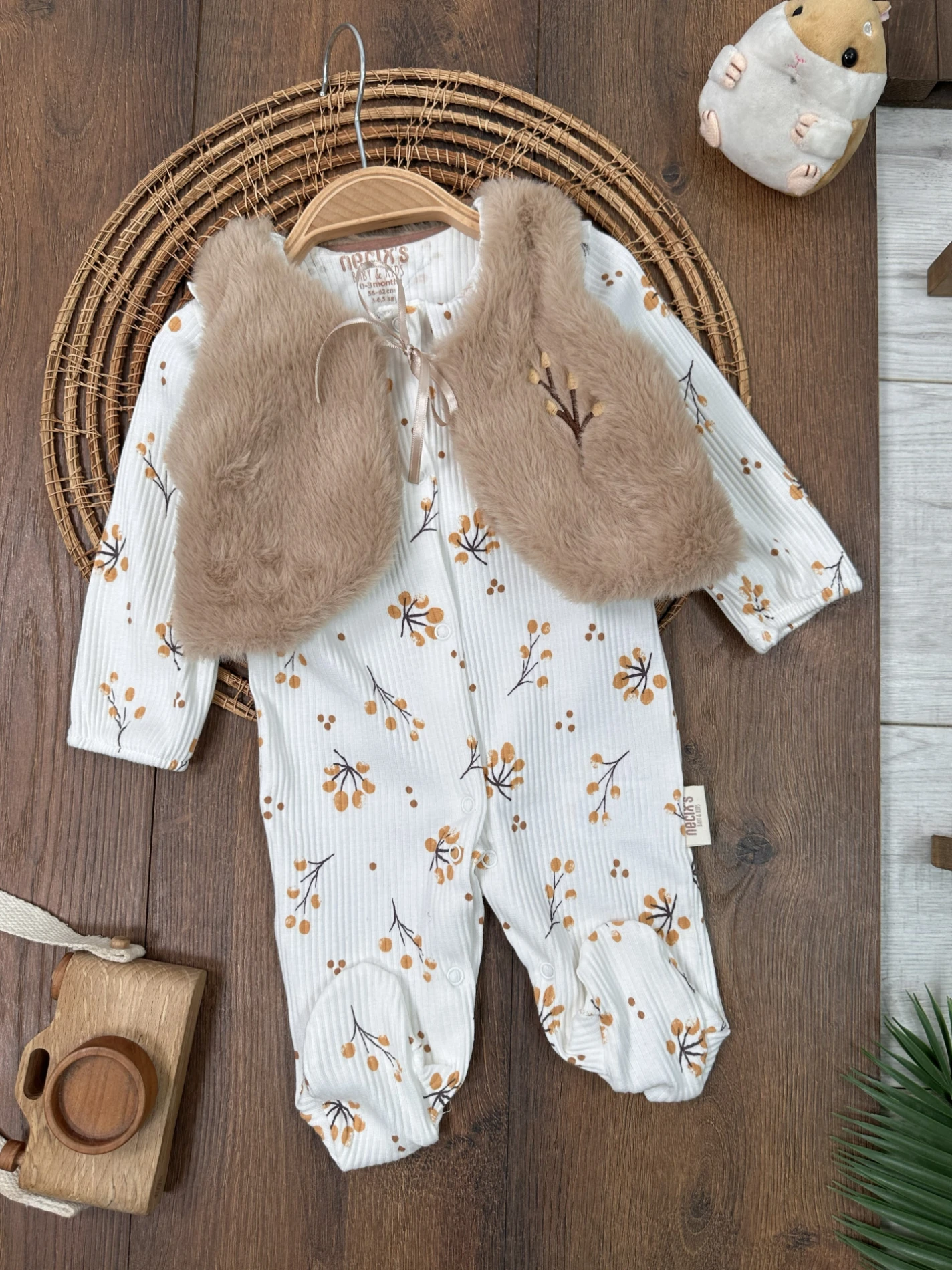 Peluş Yelekli Çiçek Desenli Önden Çıtçıtlı Kaşkorse Esnek Kız Bebek Tulum