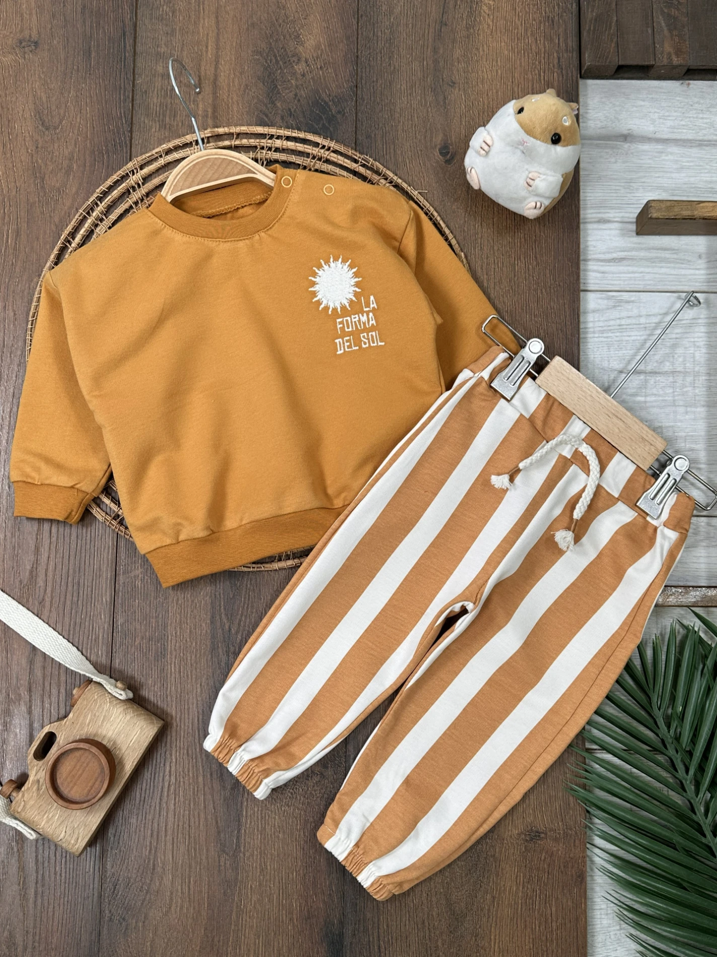 Çizgili Nakışlı Omuzdan Çıtçıtlı 2li Erkek Bebek/Çocuk Takım - HARDAL