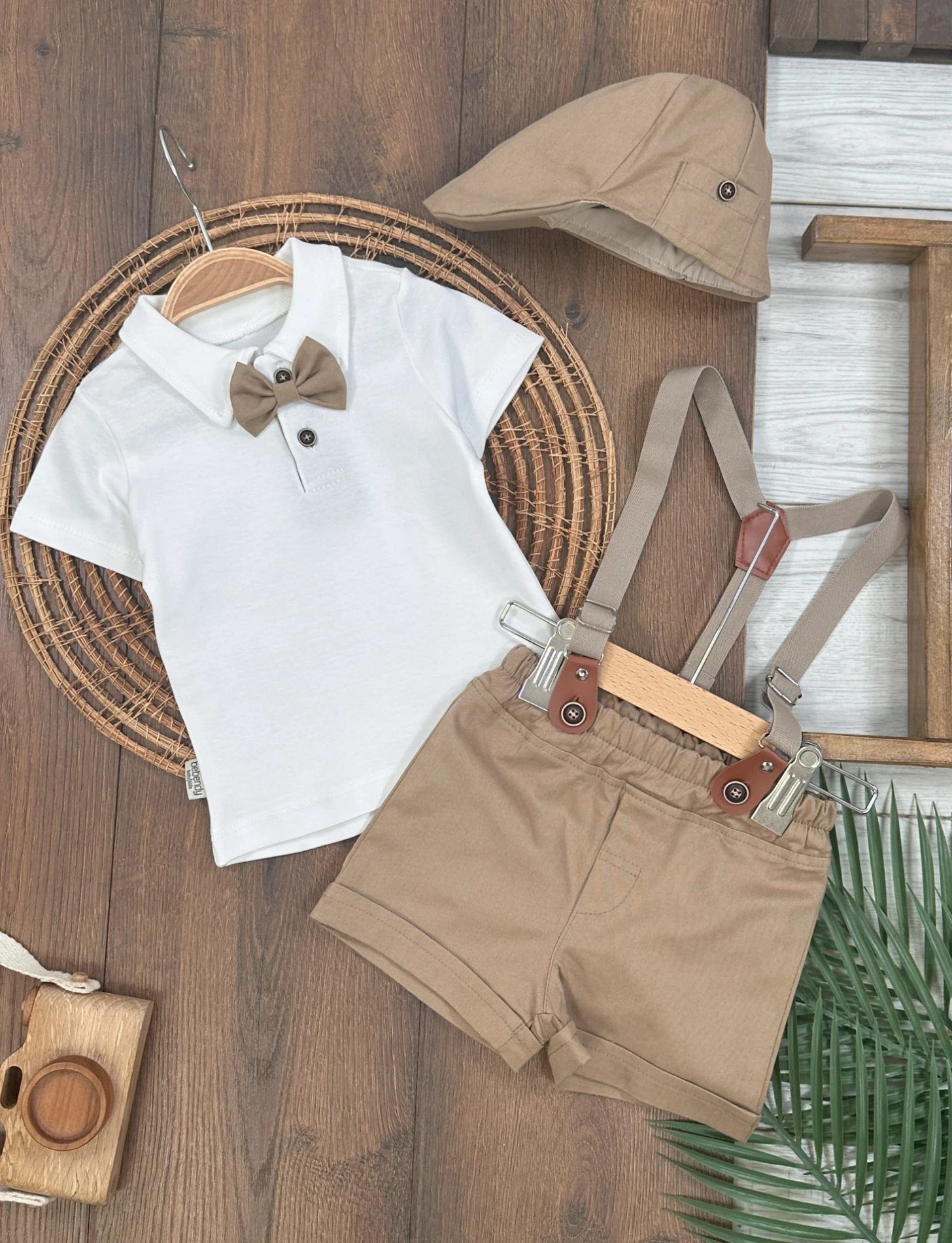 Askı Kemerli Şapkalı Papyonlu Likralı Şort Polo Yaka Badi 5li Yazlık Erkek Bebek Takım - KAHVERENGİ