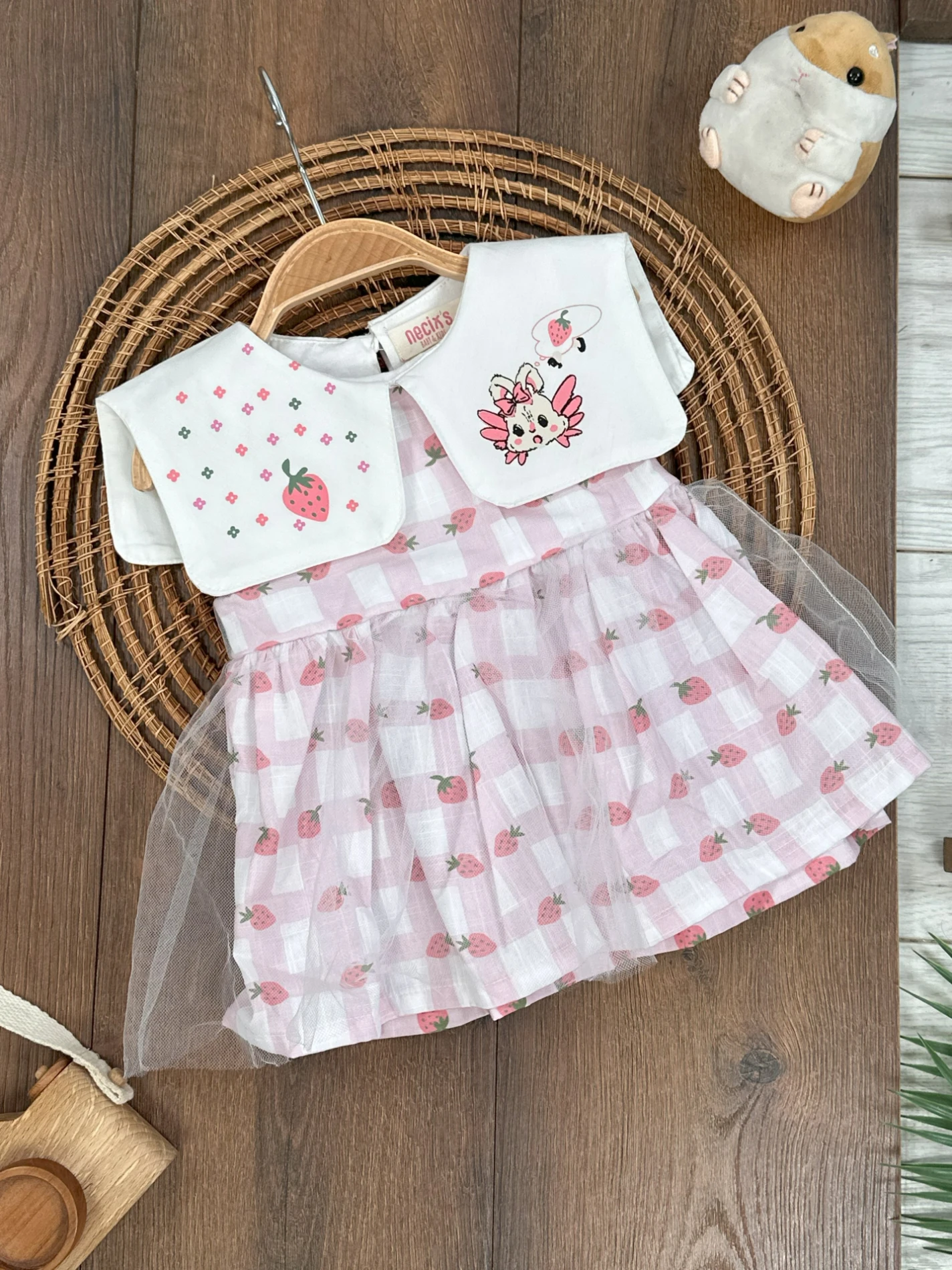 Ekose Çilek Baskılı Yaka Nakışlı Yazlık Kız Bebek Tütü Elbise - PEMBE