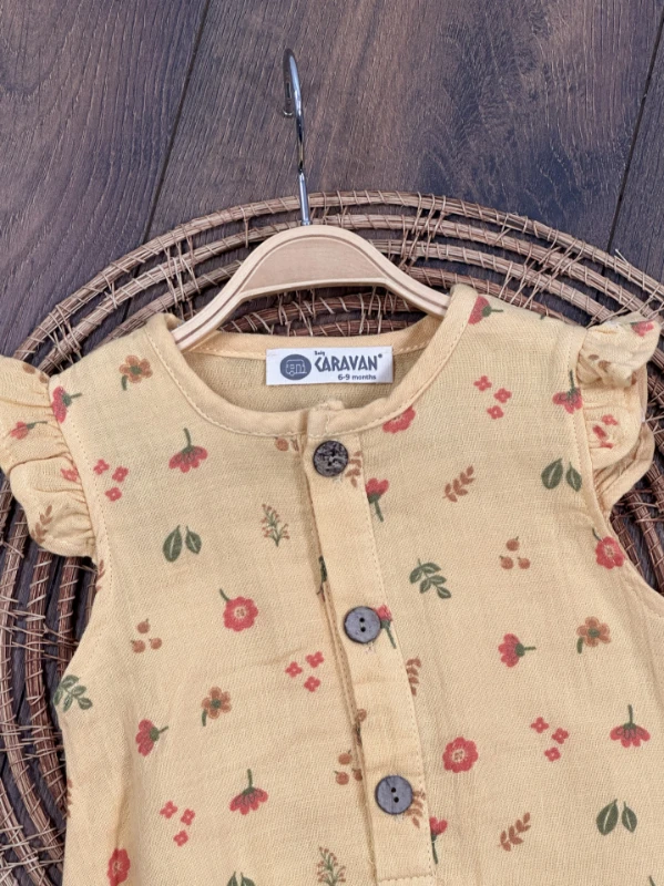 Müslin Çiçek Baskılı Bandanalı Düğmeli Alttan Çıtçıtlı Yazlık Kız Bebek Tulum - SARI