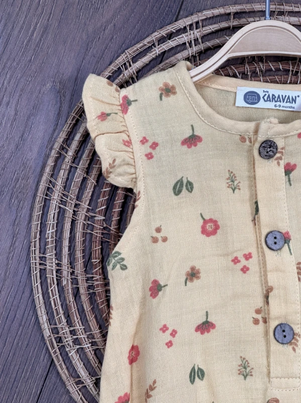 Müslin Çiçek Baskılı Bandanalı Düğmeli Alttan Çıtçıtlı Yazlık Kız Bebek Tulum - SARI