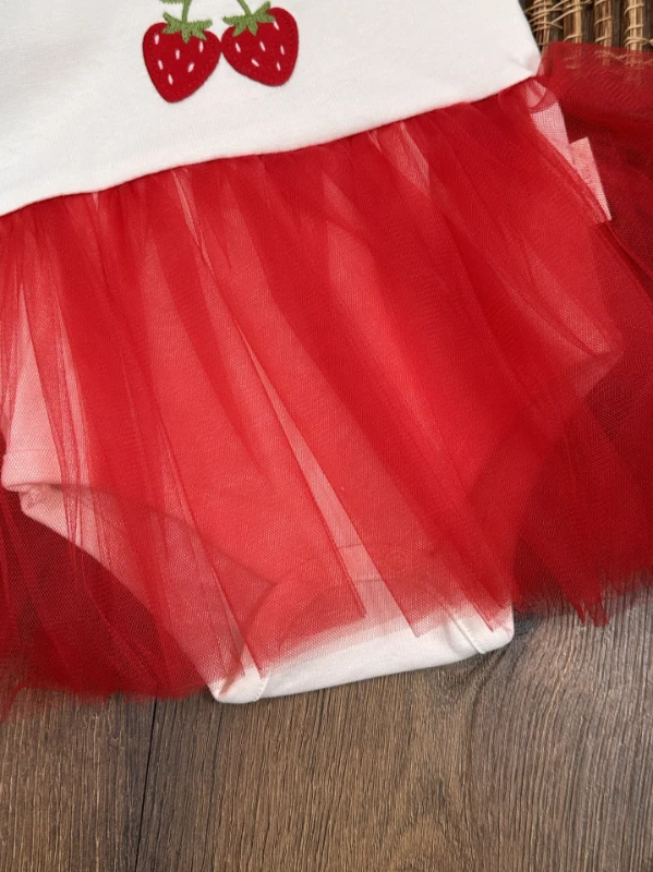 Çilek Nakışlı Tütü Etekli Omuzdan Fırfırlı Alttan Çıtçıtlı Yazlık Kız Bebek Elbise - KIRMIZI