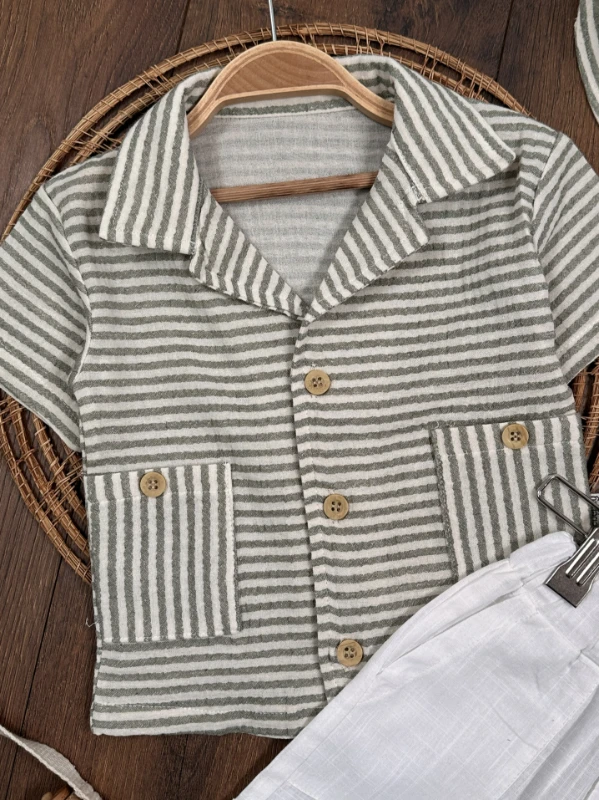 Müslin Çizgili Safari Şapkalı Düğmeli Cep Detaylı Şortlu Yazlık Erkek Bebek Takım - YEŞİL