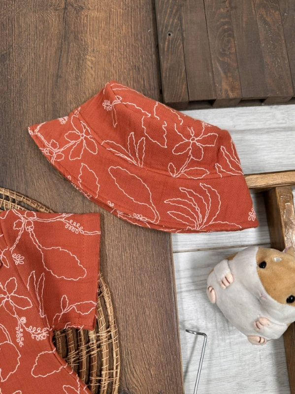 Müslin Hawaii Çiçek Baskılı Safari Şapkalı Düğmeli Şortlu Yazlık Erkek Bebek/Çocuk Takım - KİREMİT