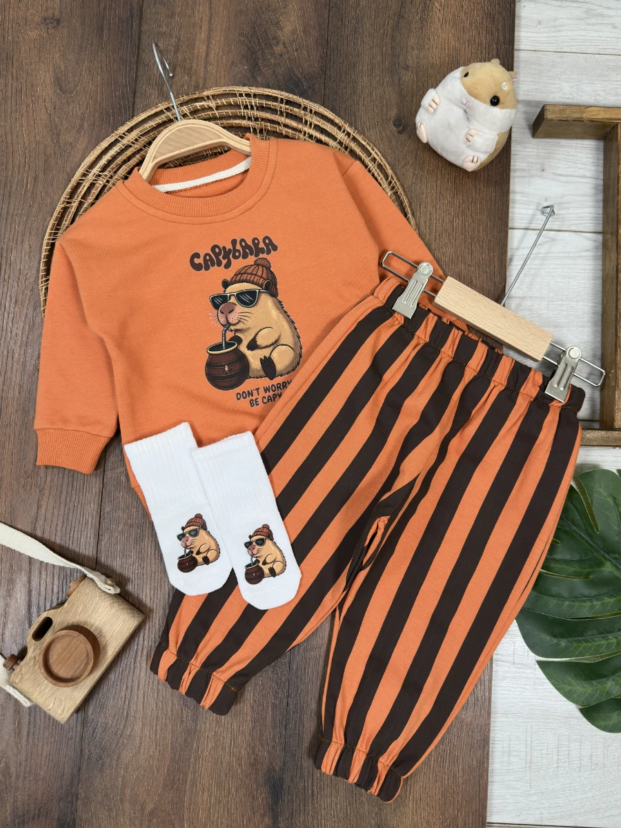 Çizgili Pantolon Capibara Baskılı Sweatshirt Çoraplı Mevsimlik 3lü Erkek Bebek/Çocuk Takım - TARÇIN