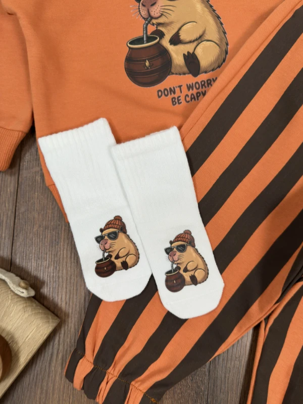 Çizgili Pantolon Capibara Baskılı Sweatshirt Çoraplı Mevsimlik 3lü Erkek Bebek/Çocuk Takım - HARDAL