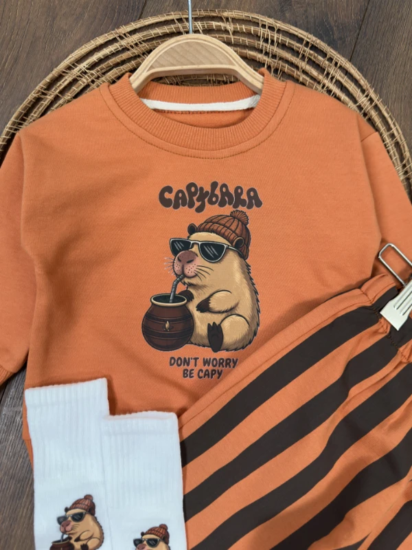Çizgili Pantolon Capibara Baskılı Sweatshirt Çoraplı Mevsimlik 3lü Erkek Bebek/Çocuk Takım - HARDAL