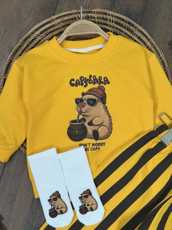 Çizgili Pantolon Capibara Baskılı Sweatshirt Çoraplı Mevsimlik 3lü Erkek Bebek/Çocuk Takım - HARDAL