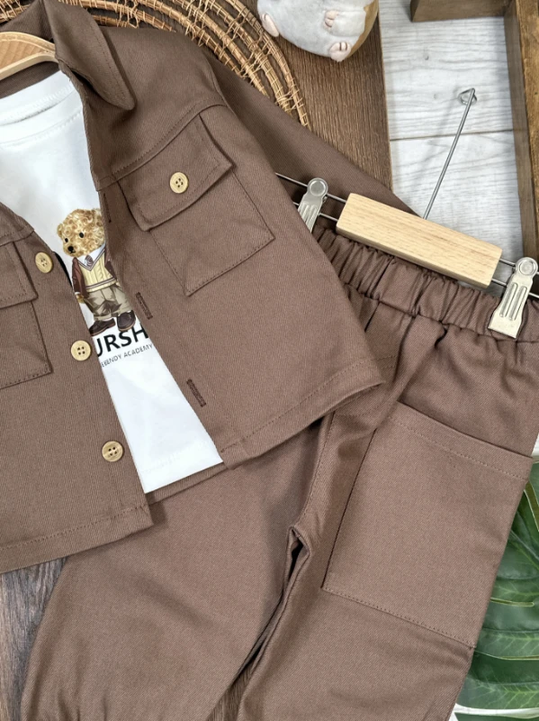 Gabardin Düğmeli Çoraplı Ayıcık Baskılı Badi Cep Detaylı Likralı 4lü Erkek Bebek/Çocuk Takım - KAHVE