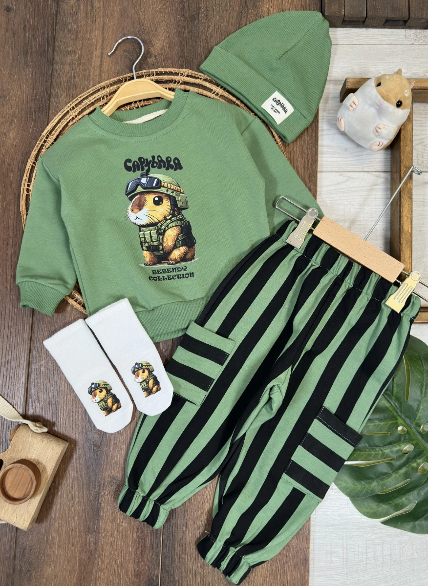 Çizgili Pantolon Capybara Baskılı Sweatshirt Çoraplı Bereli Mevsimlik 4lü Erkek Bebek/Çocuk Takım - YEŞİL