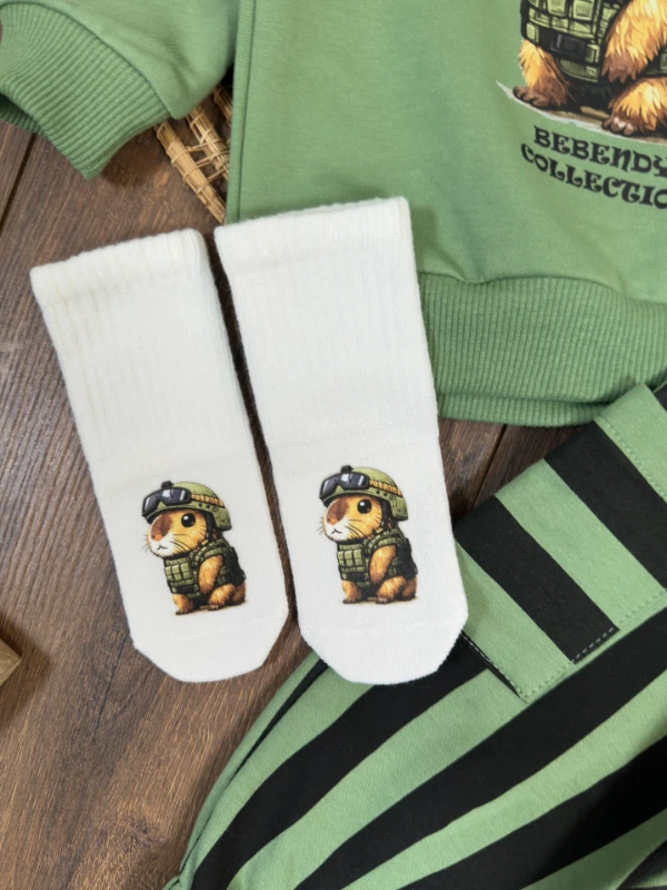 Çizgili Pantolon Capybara Baskılı Sweatshirt Çoraplı Bereli Mevsimlik 4lü Erkek Bebek/Çocuk Takım - YEŞİL