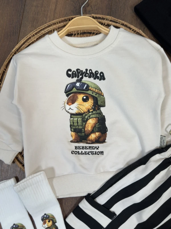 Çizgili Pantolon Capybara Baskılı Sweatshirt Çoraplı Bereli Mevsimlik 4lü Erkek Bebek/Çocuk Takım - SİYAH