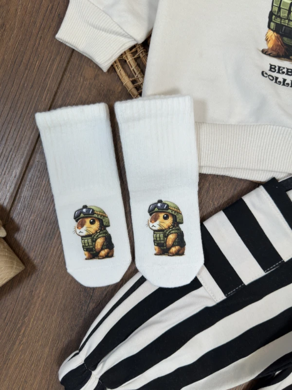 Çizgili Pantolon Capybara Baskılı Sweatshirt Çoraplı Bereli Mevsimlik 4lü Erkek Bebek/Çocuk Takım - SİYAH