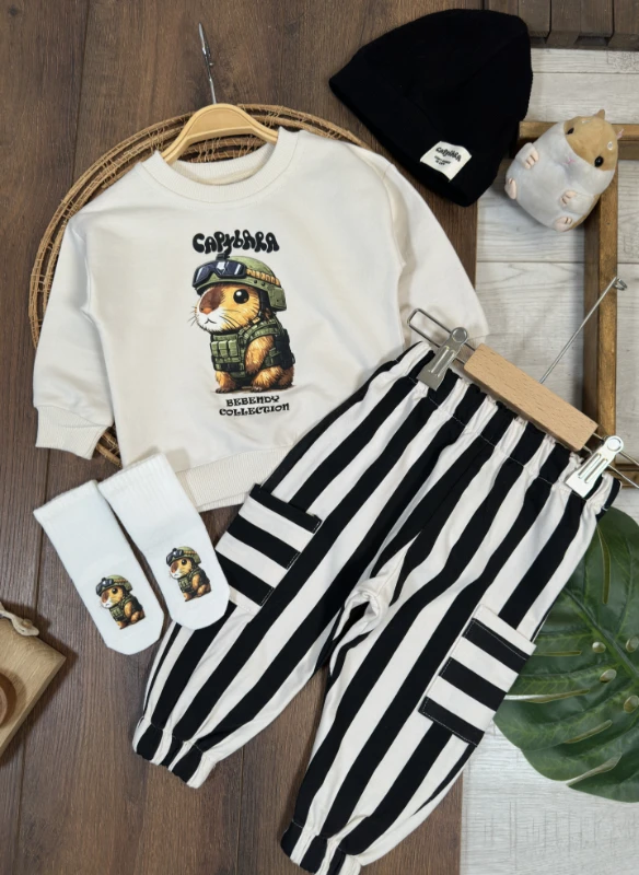 Çizgili Pantolon Capybara Baskılı Sweatshirt Çoraplı Bereli Mevsimlik 4lü Erkek Bebek/Çocuk Takım - SİYAH