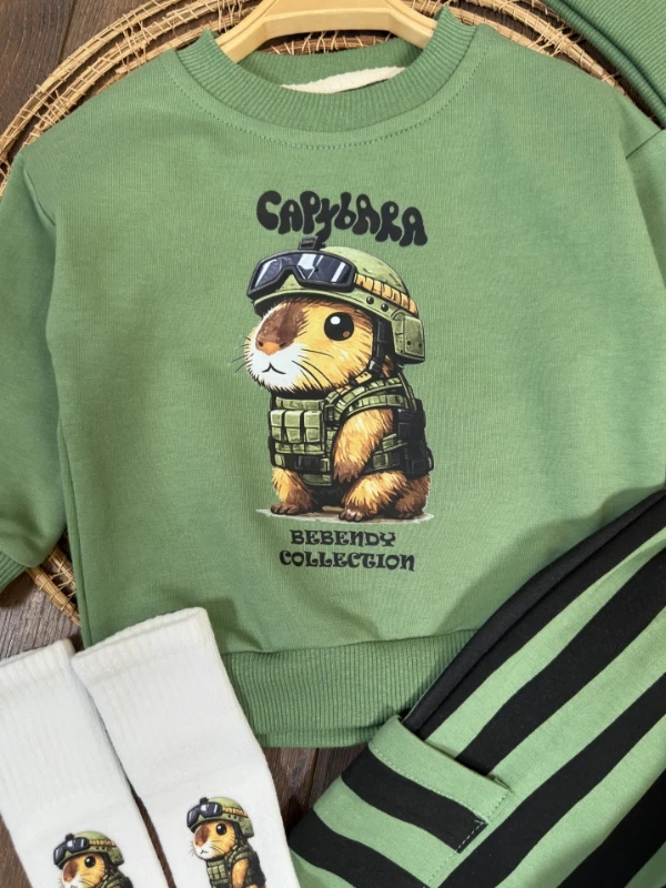 Çizgili Pantolon Capybara Baskılı Sweatshirt Çoraplı Bereli Mevsimlik 4lü Erkek Bebek/Çocuk Takım - YEŞİL